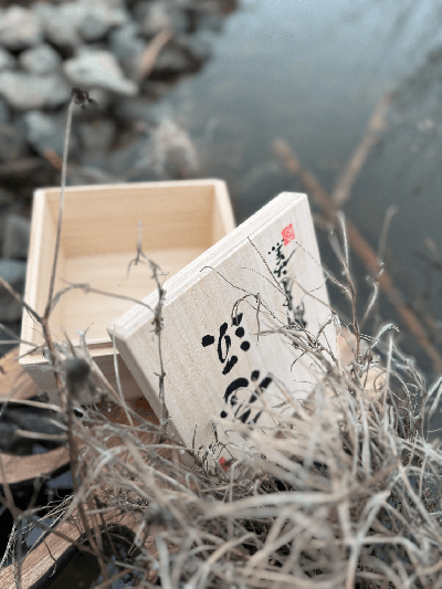 Kyusu konvička Tekoucí voda s dřevěnou krabičkou | Bratři v čaji