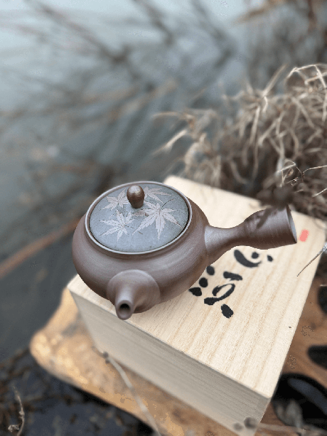 Kyusu konvička Javorová s dřevěnou krabičkou | Bratři v čaji