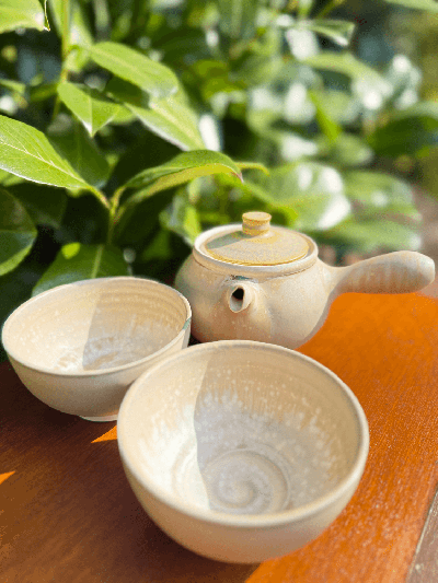 Konvička kyusu se dvěma miskami